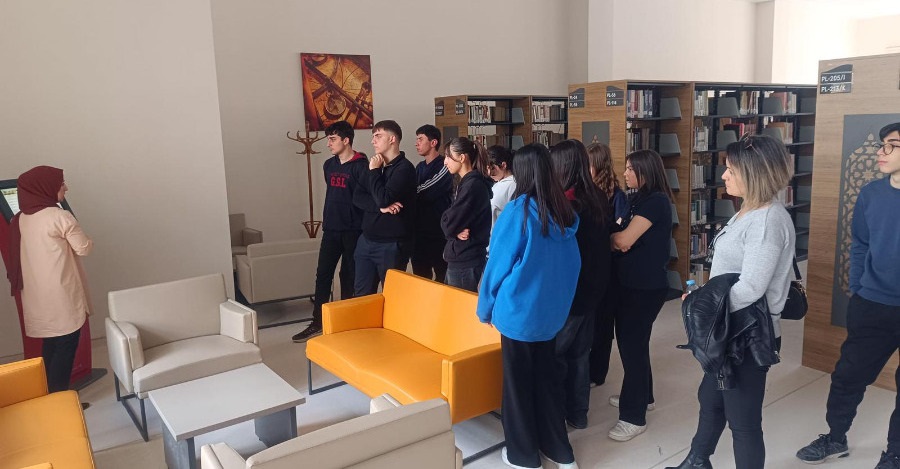 Neşet Ertaş Güzel Sanatlar Lisesi Öğrencilerini Merkez Kütüphanede Ağırladık.