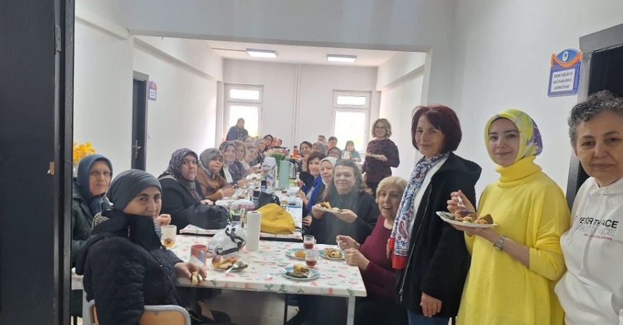 Tazelenme Üniversitesinde Kintsugi Sanatıyla İyileşme Atölyesi Gerçekleştirildi