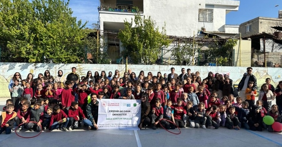 Üniversitemiz Sağlık Hizmetleri Öğrenci Topluluğundan Deprem Bölgesine Anlamlı Destek