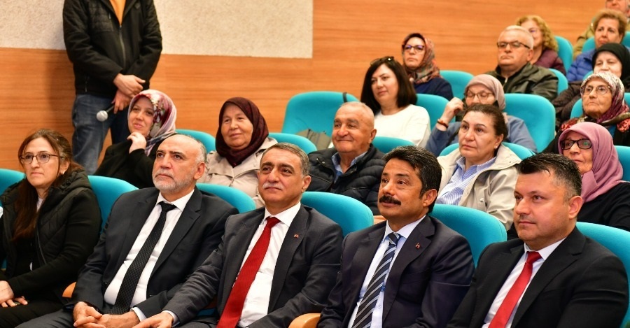 Kırşehir Valisi Murat Sefa Demiryürek Tazelenme Üniversitesi Öğrencileriyle Bir Araya Geldi