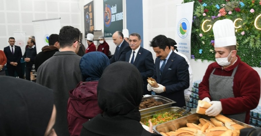 Başkanlığımızın Merkez Kütüphanede Öğrencilere Çorba Ve Köfte Ekmek İkramı