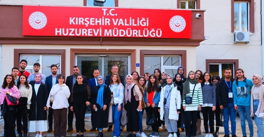 Başkanlığımız Ve Öğrenci Toplulukları Başkanları İle Kırşehir Huzurevi Müdürlüğüne Ziyarette Bulunduk.