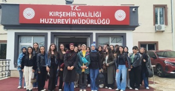 Ebelik Bölümü Öğrencilerimizden Huzurevi Sakinlerine Anlamlı Ziyaret