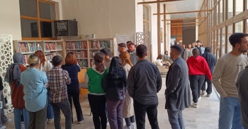 Kütüphanemizde Öğrencilere Sınava Hazırlık Kitapları Dağıtılmıştır.