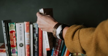 Merkez Kütüphanemiz'den Boztepe İlçe Milli Eğitim Müdürlüğü'ne Kitap Bağışı