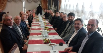 Genel Sekreterimiz  Hüseyin İlter Ve Genel Sekreter Yardımcılarımız Canfer Memoğlu Ve Harun Yıldırım Genel Sekreterlik Personeli İle Yemekte  Bir Araya Gelmişlerdir