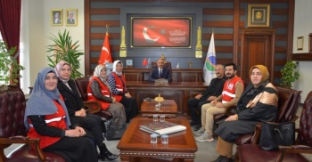 Türk Kızılay Kırşehir Ekibi Rektör Karakaya’Yı Ziyaret Etti