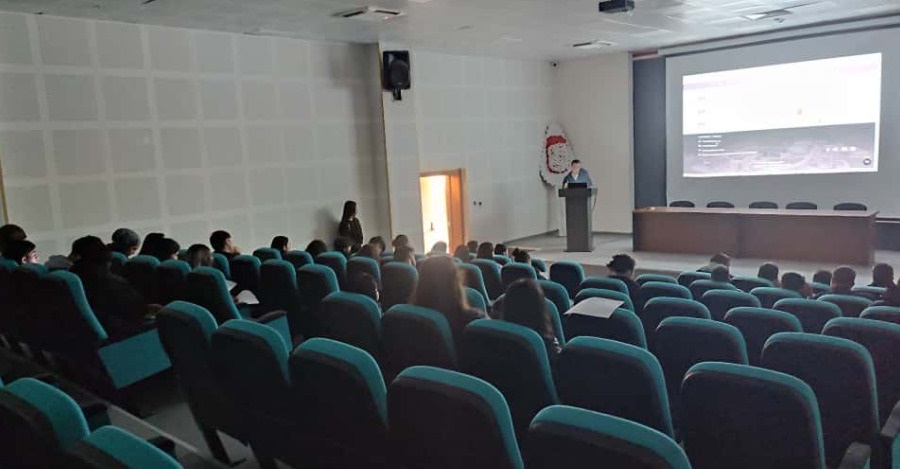 Siyaset Bilimi Ve Kamu Yönetimi 1. Sınıf Öğrencilerine Kütüphane Oryantasyon Eğitimi Verildi.