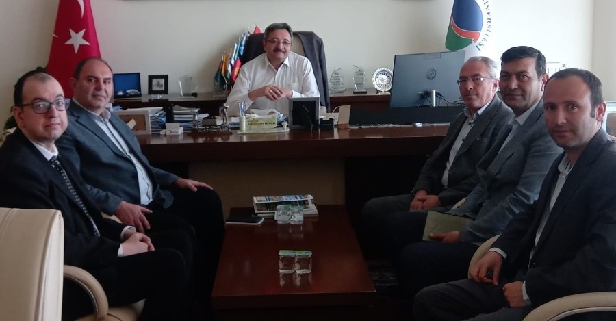 Genel Sekreterimiz  Dr. Öğr. Üyesi Hüseyin İlter Genel Sekreterlik Biriminde Görev Yapan Engelli Personelimiz Hüseyin Delibaş'ı Kabul Etmiştir.                            Yönelik