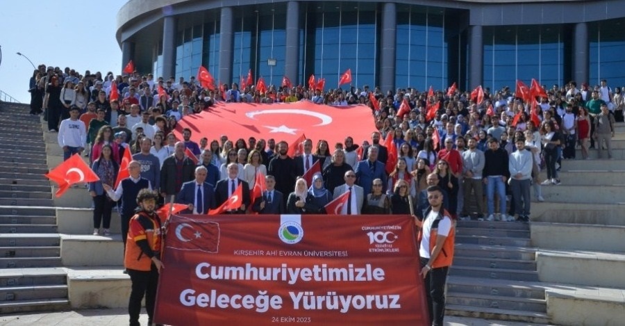Cumhuriyetimizle Geleceğe Yürüyoruz İsimli Kortej Yürüyüşü