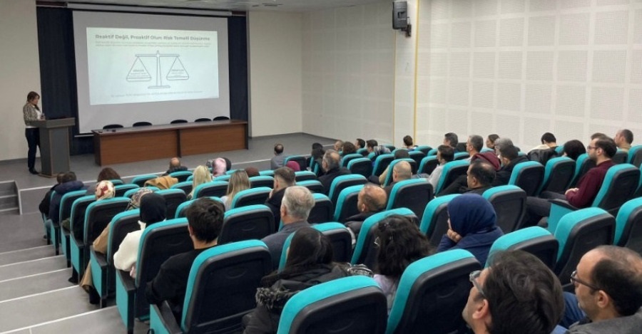 Merkez Kütüphanede Üniversitemizde Göreve Yeni Başlayan Personele Yönelik Kalite Eğitim Programı Düzenlendi.