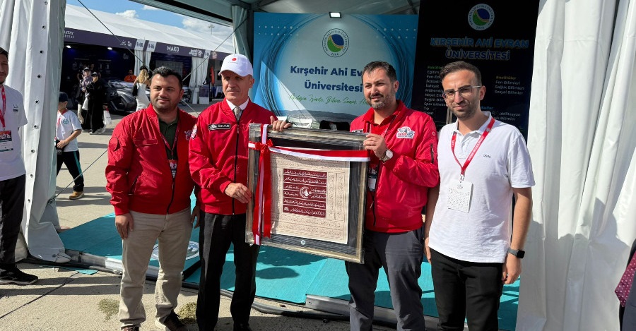 📌 Yök Başkanı Prof. Dr. @Erol Özvar, Teknofest 2025 İstanbul’Da Üniversitemiz Standını Ziyaret Etti