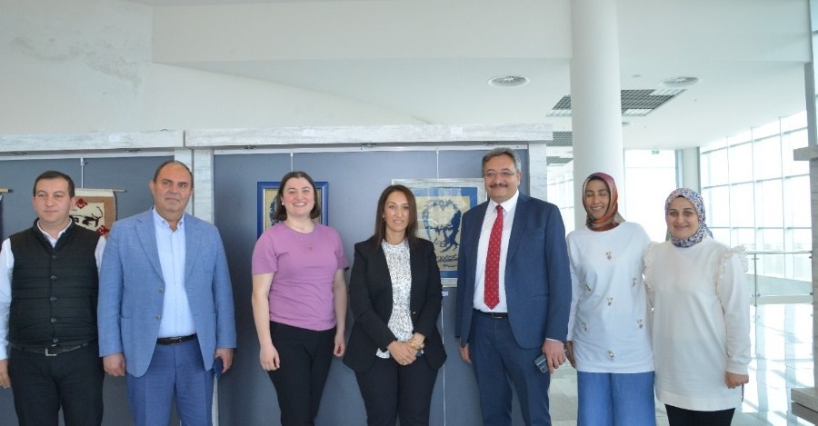 Genel Sekreterimiz Dr. Öğr. Üyesi Hüseyin İlter Ve Genel Sekreter Yardımcımız Osman Savaş Çetiner Neşet Ertaş Güzel Sanatlar Fakültesi Yıl Sonu Sergisine Katılmışlardır.