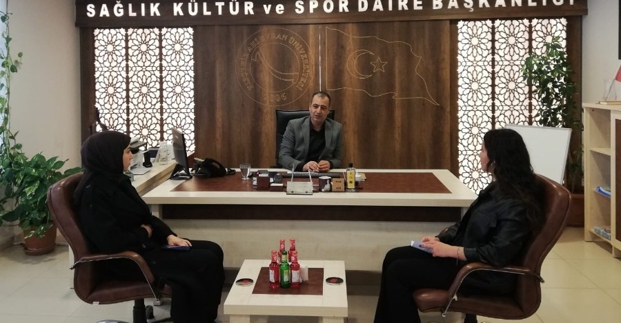 Öğrencilerimiz Gönüllülük Dersi Projesi Kapsamında Daire Başkanımız Erkan Kuloğlu Bir Röportaj Gerçekleştirdi.