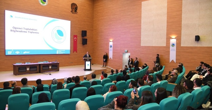 Üniversitemizde Öğrenci Toplulukları Bilgilendirme Toplantısı Düzenlendi