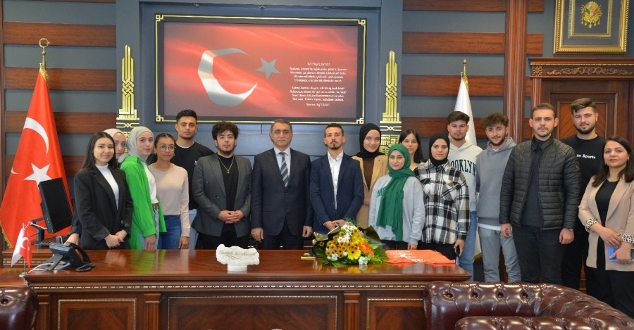 Farklı Etkinliklerde Sosyalleşme Öğrenci Topluluğu (Genefest) Ve Ahi Evran Genç Tema Topluluğundan Anlamlı Etkinlik