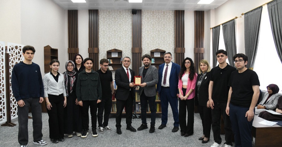 Sosyal Sorumluluk Projesi Kapsamında Merkez Kütüphanemize Kitap Bağışı Yapıldı.