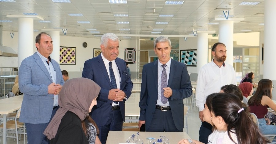 Rektör Yardımcımız Prof. Dr. Mustafa Kurt Ve Genel Sekreterimiz Mehmet Zeki Küçük'ün Öğrenci Yemekhanesine Ziyareti.