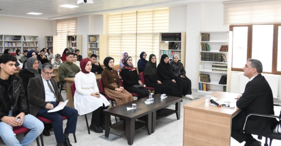 Rektör, İlahiyat Fakültesi Öğrenci Kalite Elçileri İle Buluştu